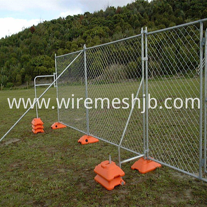 Chain link wire temporary fences